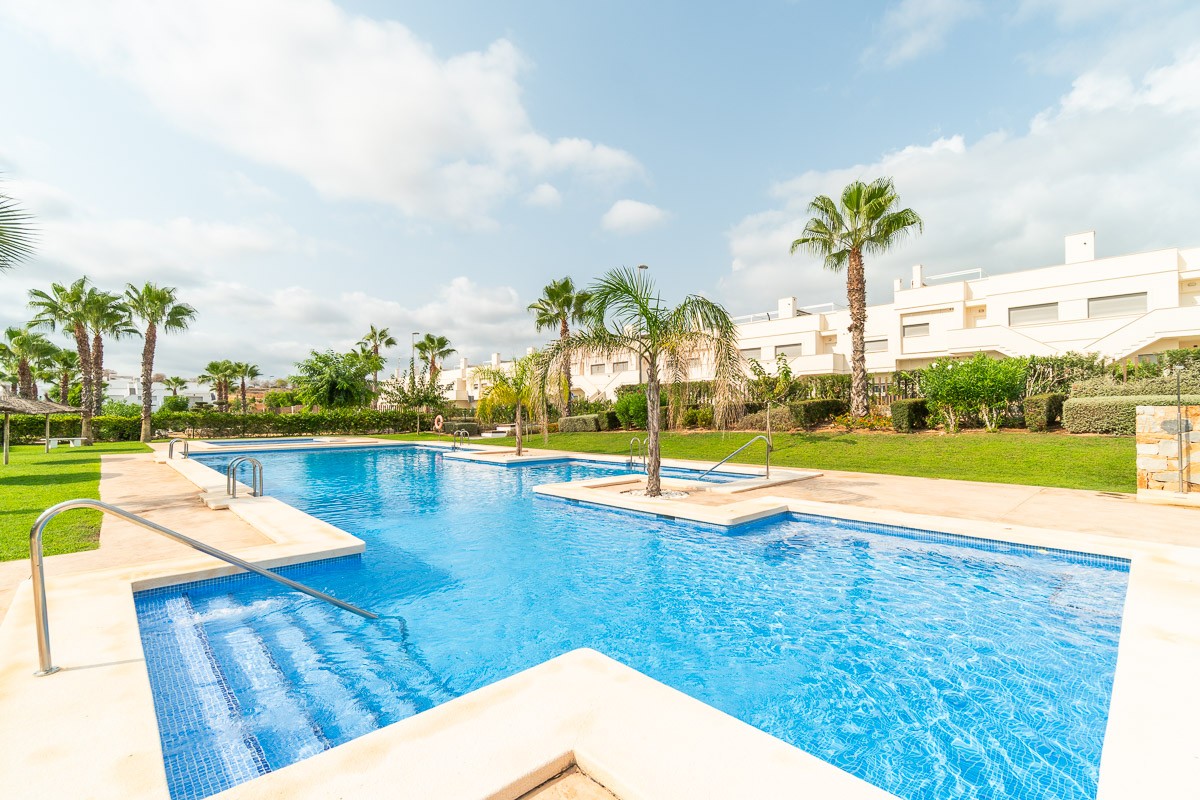 Bungalow for sale in Vistabella Golf Entre Naranjos, Alicante, Spain