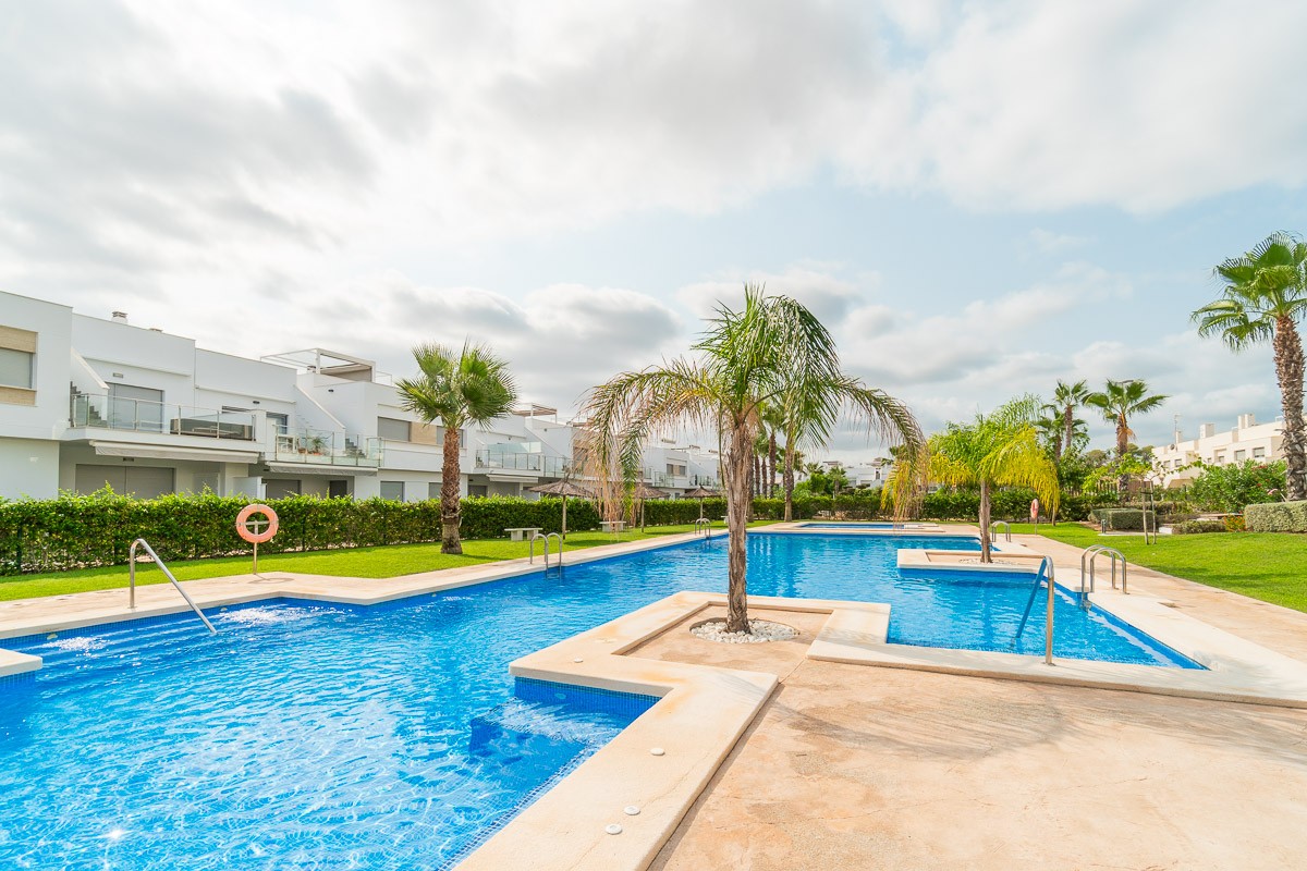 Bungalow for sale in Vistabella Golf Entre Naranjos, Alicante, Spain