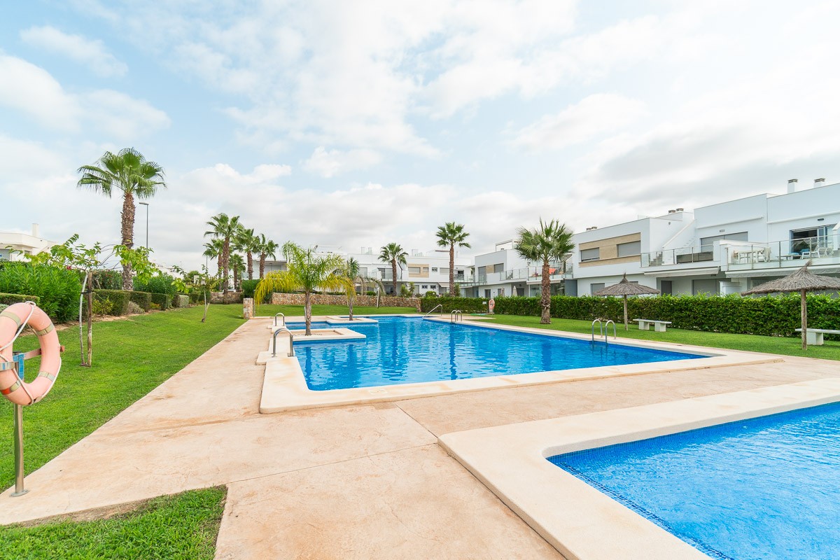 Bungalow for sale in Vistabella Golf Entre Naranjos, Alicante, Spain
