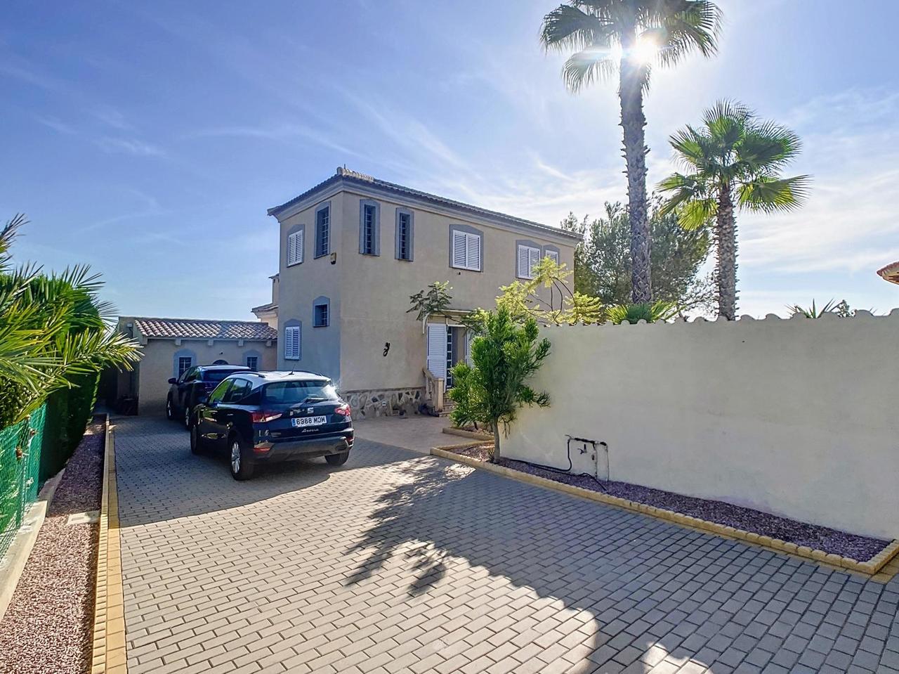 Villa for sale in Pinar De Campoverde, Alicante, Spain
