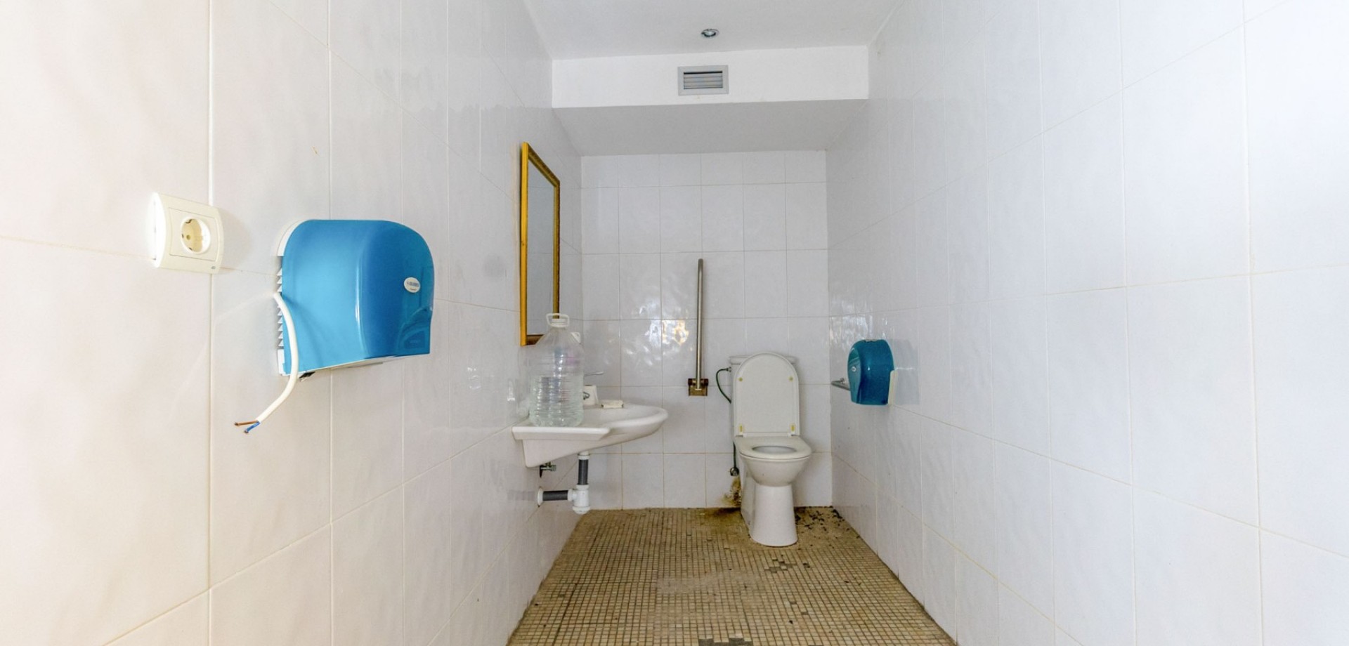 Commercial unit for sale in Torrevieja, Alicante, Spain