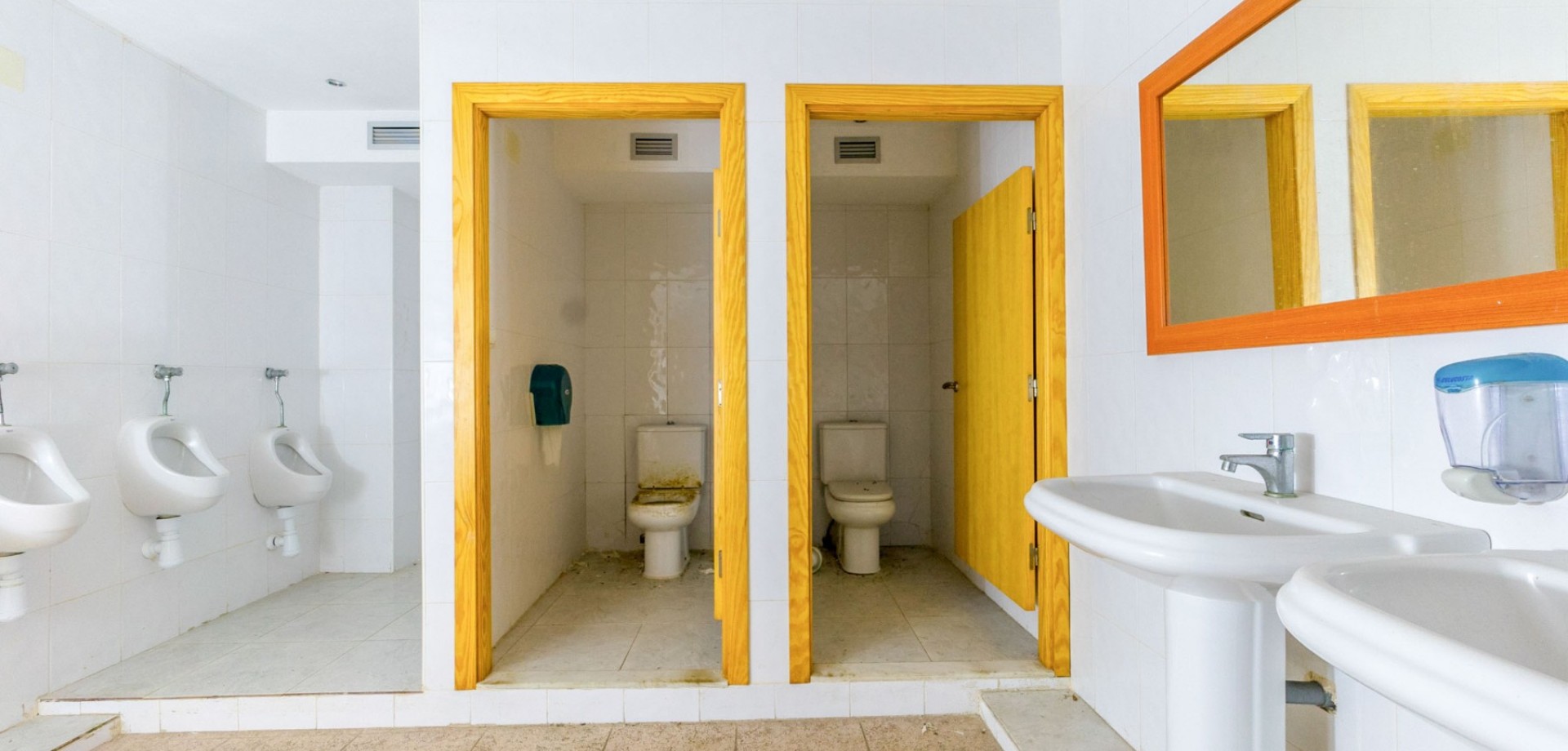 Commercial unit for sale in Torrevieja, Alicante, Spain