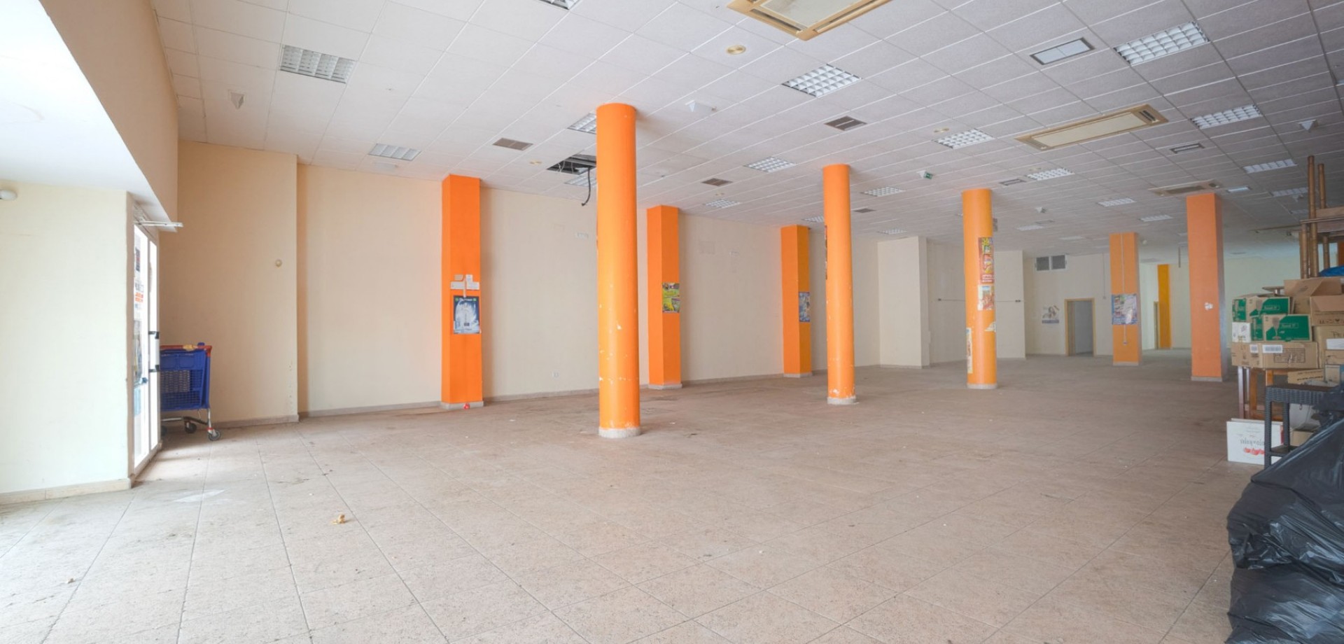Commercial unit for sale in Torrevieja, Alicante, Spain