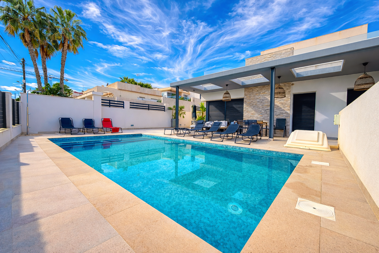 Villa for sale in Los Balcones, Alicante, Spain