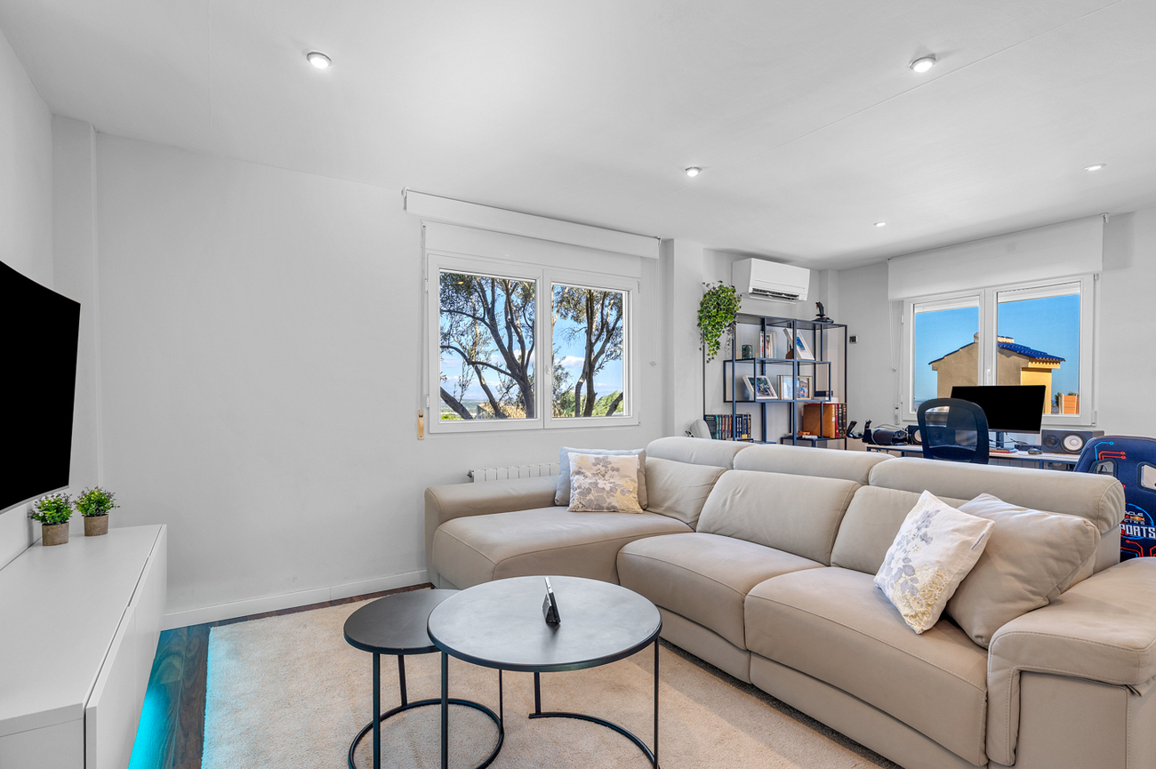 Villa for sale in Ciudad De Las Comunicaciones, Alicante, Spain
