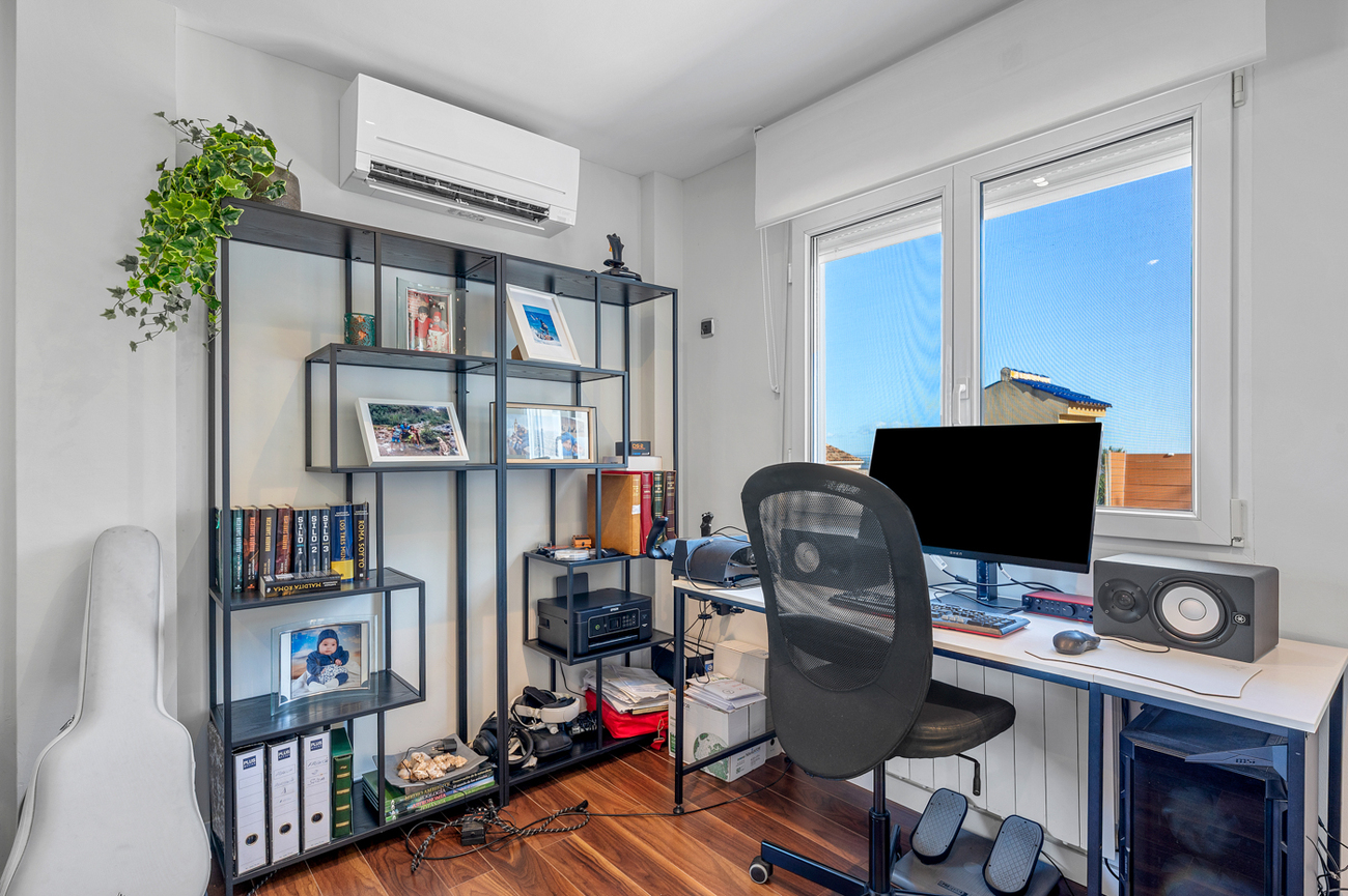 Villa for sale in Ciudad De Las Comunicaciones, Alicante, Spain