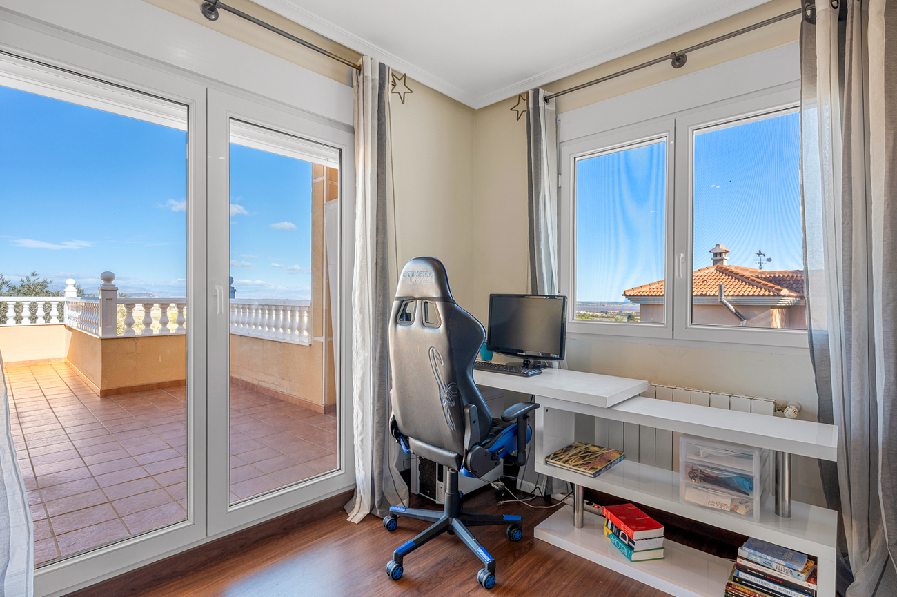 Villa for sale in Ciudad De Las Comunicaciones, Alicante, Spain