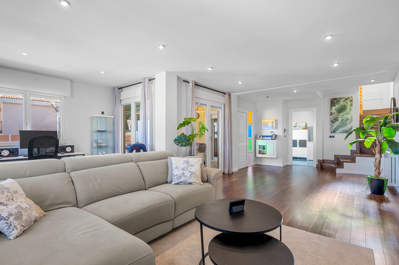 Villa for sale in Ciudad De Las Comunicaciones, Alicante, Spain