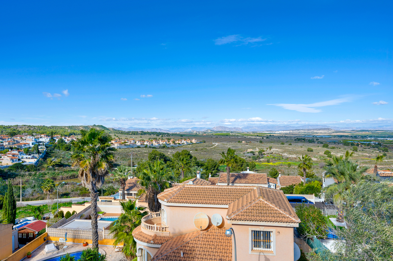 Villa for sale in Ciudad De Las Comunicaciones, Alicante, Spain