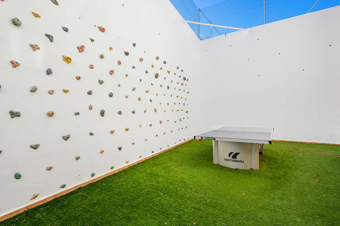 Villa for sale in Ciudad De Las Comunicaciones, Alicante, Spain