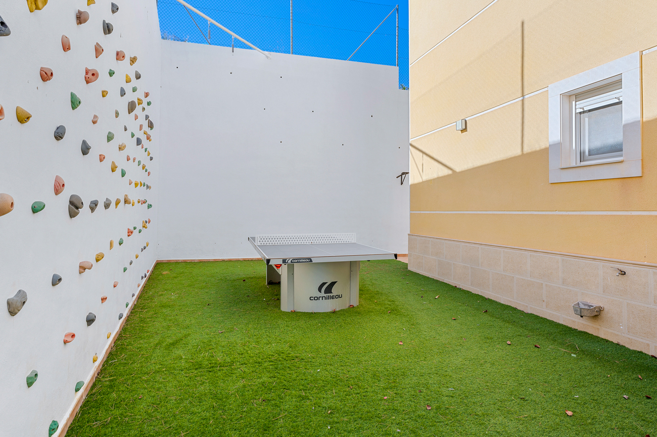 Villa for sale in Ciudad De Las Comunicaciones, Alicante, Spain