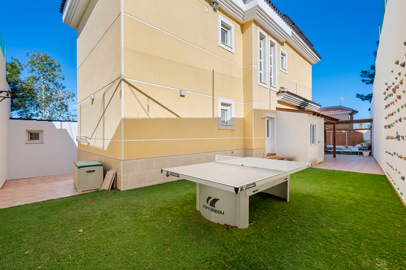 Villa for sale in Ciudad De Las Comunicaciones, Alicante, Spain