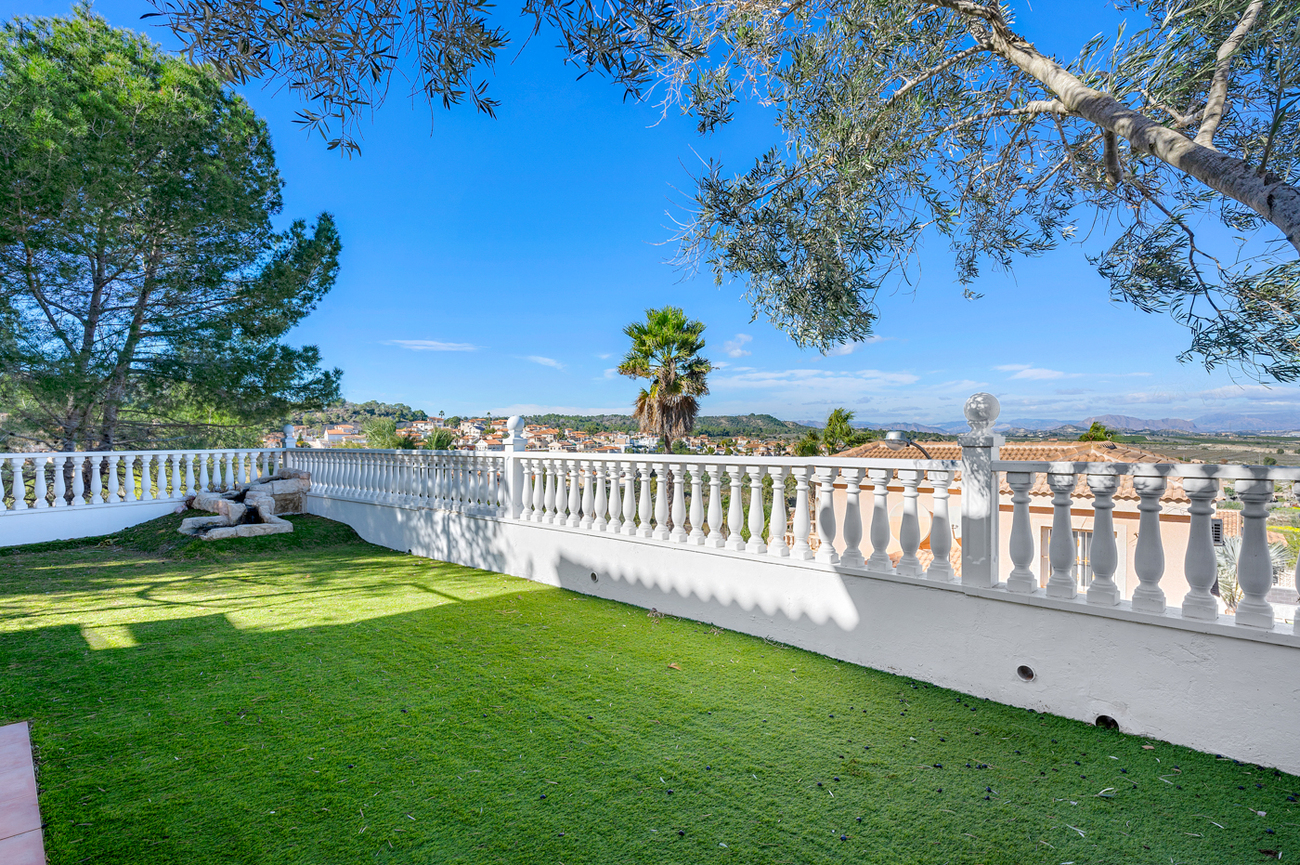 Villa for sale in Ciudad De Las Comunicaciones, Alicante, Spain