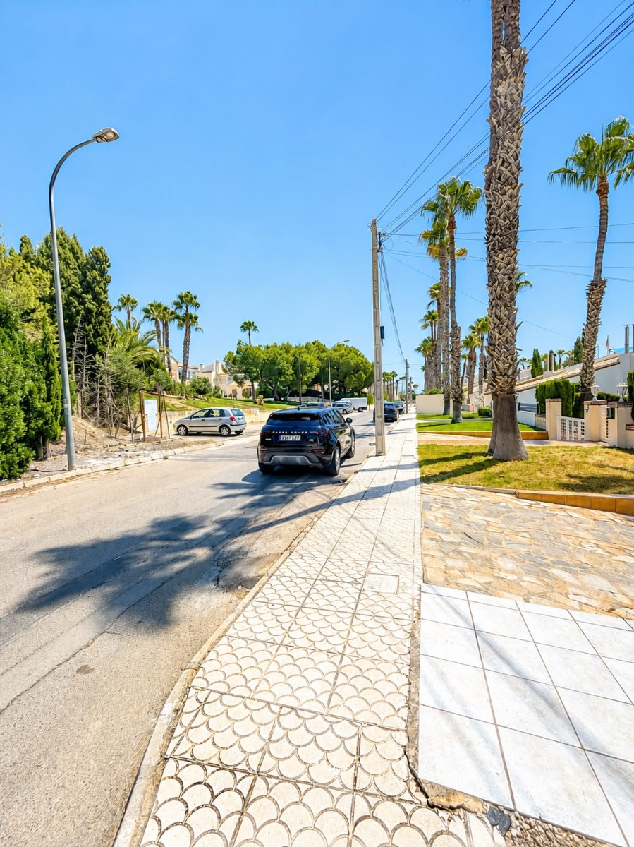 Villa for sale in Villamartin, Alicante, Spain
