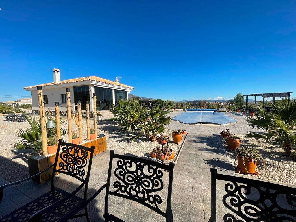 Villa for sale in Pinoso, Alicante, Spain