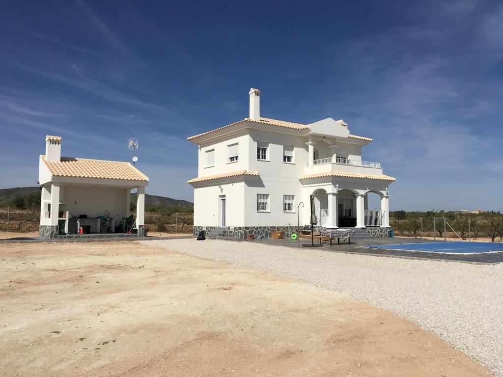 Villa for sale in Pinoso, Alicante, Spain