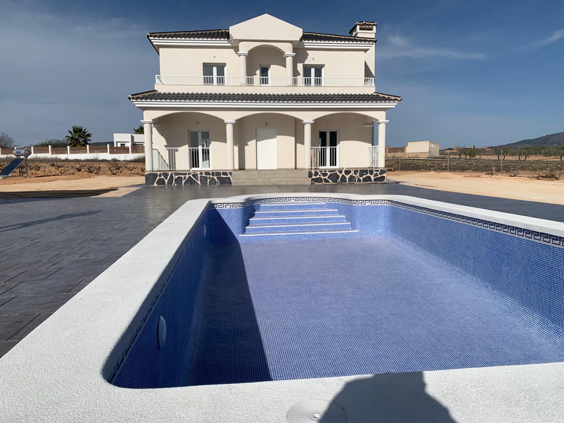 Villa for sale in Pinoso, Alicante, Spain