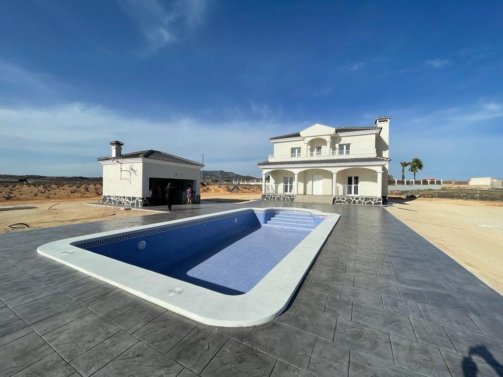 Villa for sale in Pinoso, Alicante, Spain