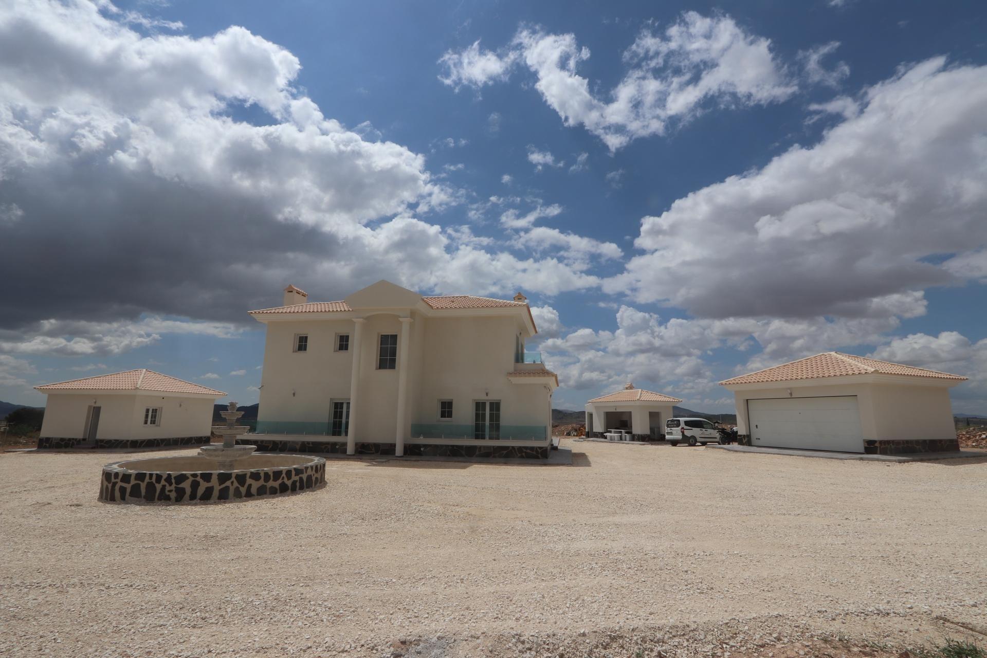 Villa for sale in Pinoso, Alicante, Spain
