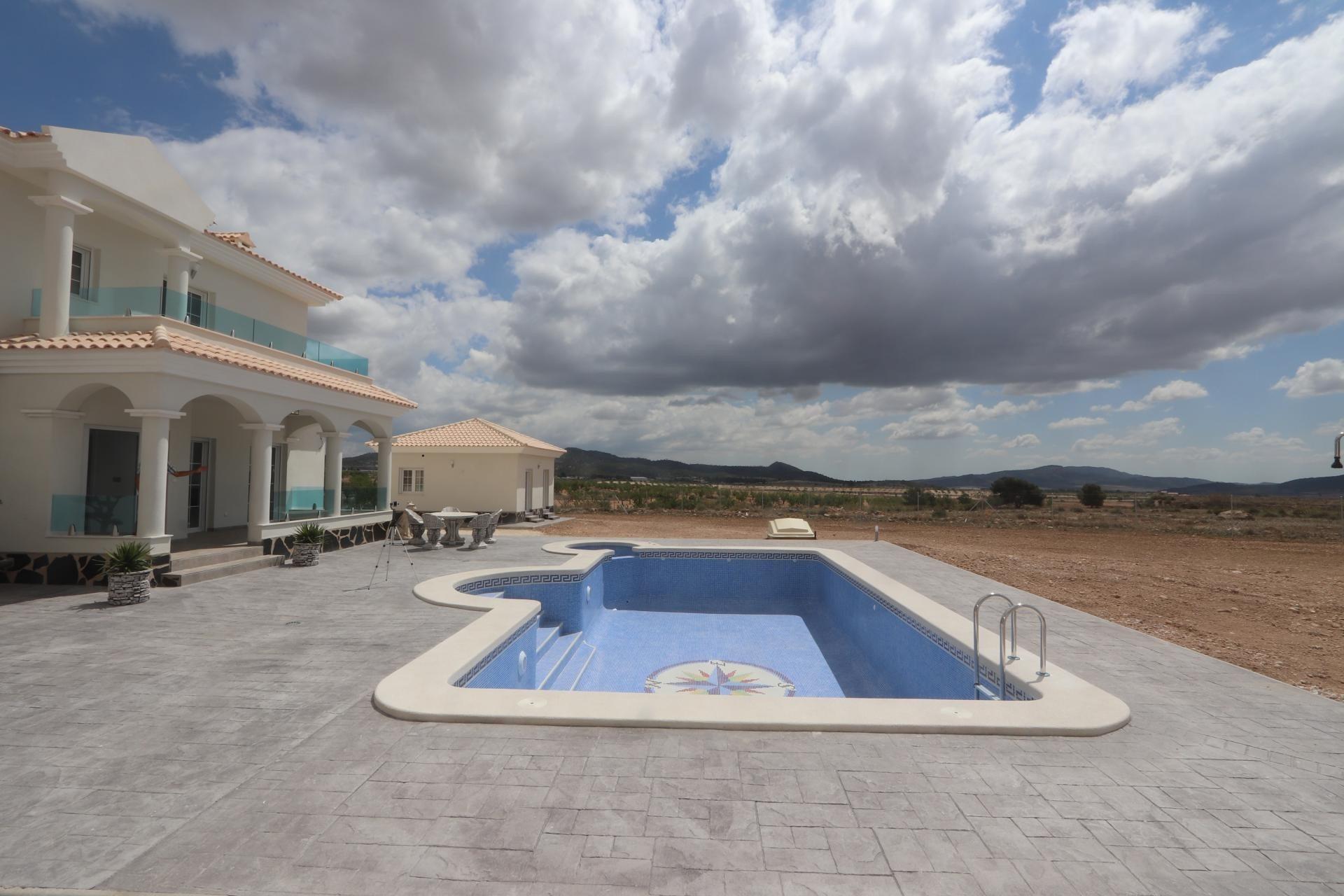 Villa for sale in Pinoso, Alicante, Spain