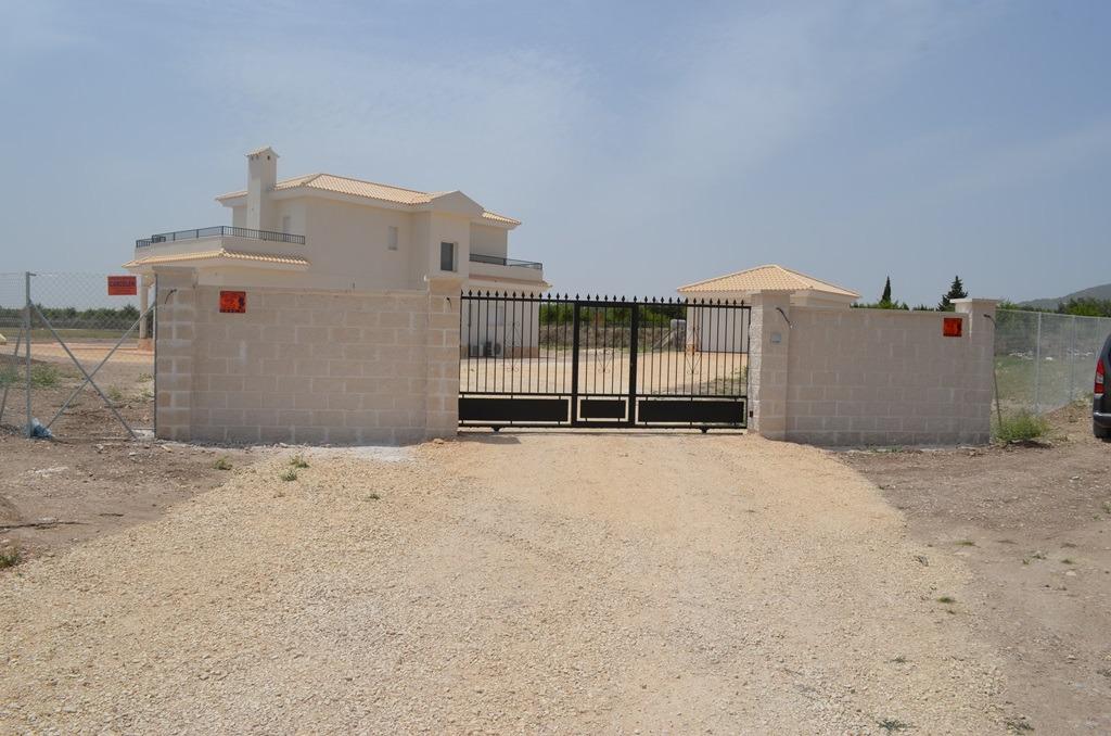 Villa for sale in Pinoso, Alicante, Spain