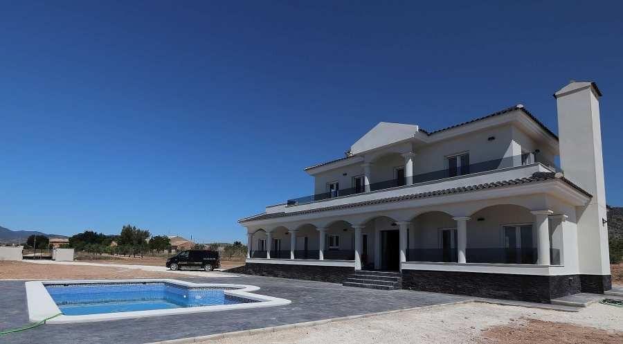 Villa for sale in Pinoso, Alicante, Spain