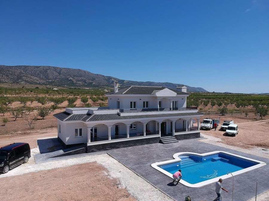 Villa for sale in Pinoso, Alicante, Spain