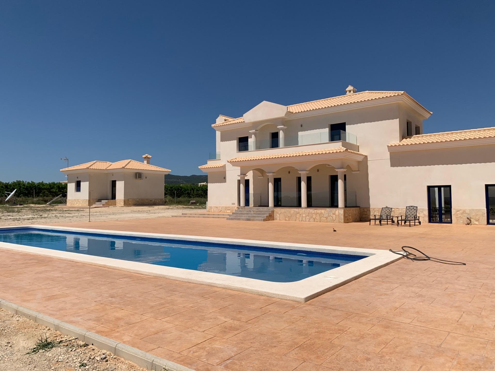 Villa for sale in Pinoso, Alicante, Spain