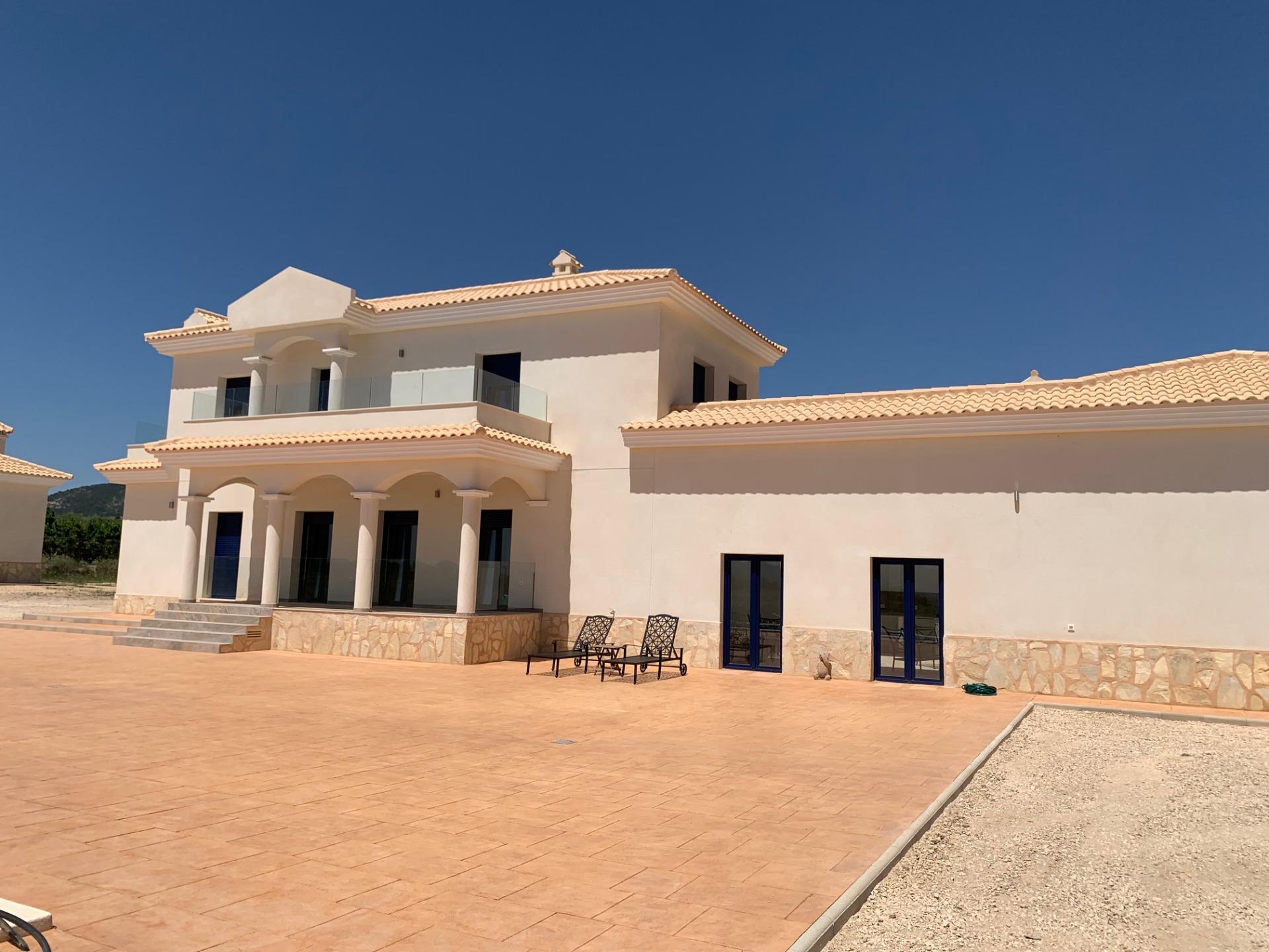 Villa for sale in Pinoso, Alicante, Spain