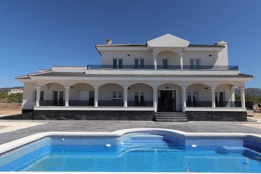 Villa for sale in Pinoso, Alicante, Spain