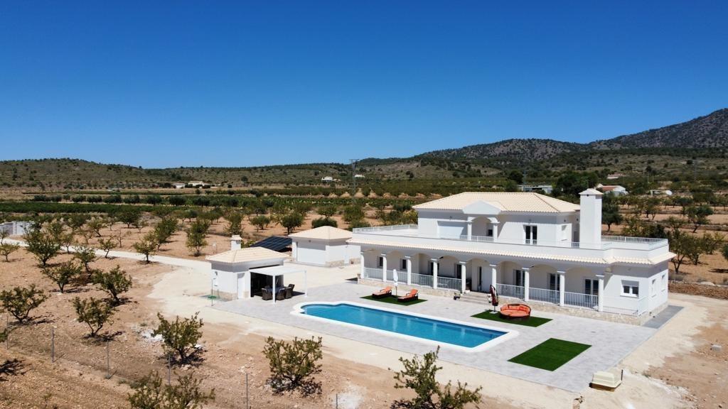 Villa for sale in Pinoso, Alicante, Spain