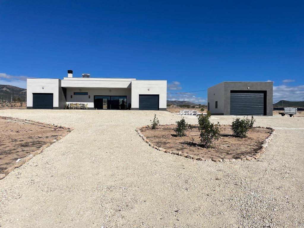 Villa for sale in Pinoso, Alicante, Spain