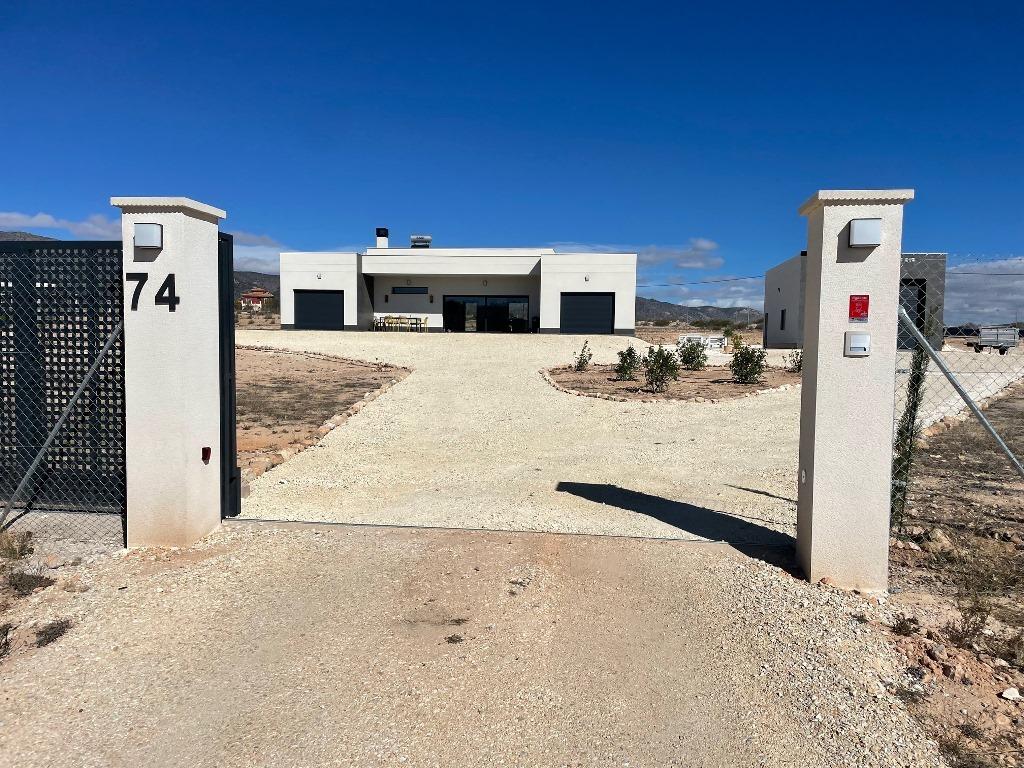 Villa for sale in Pinoso, Alicante, Spain