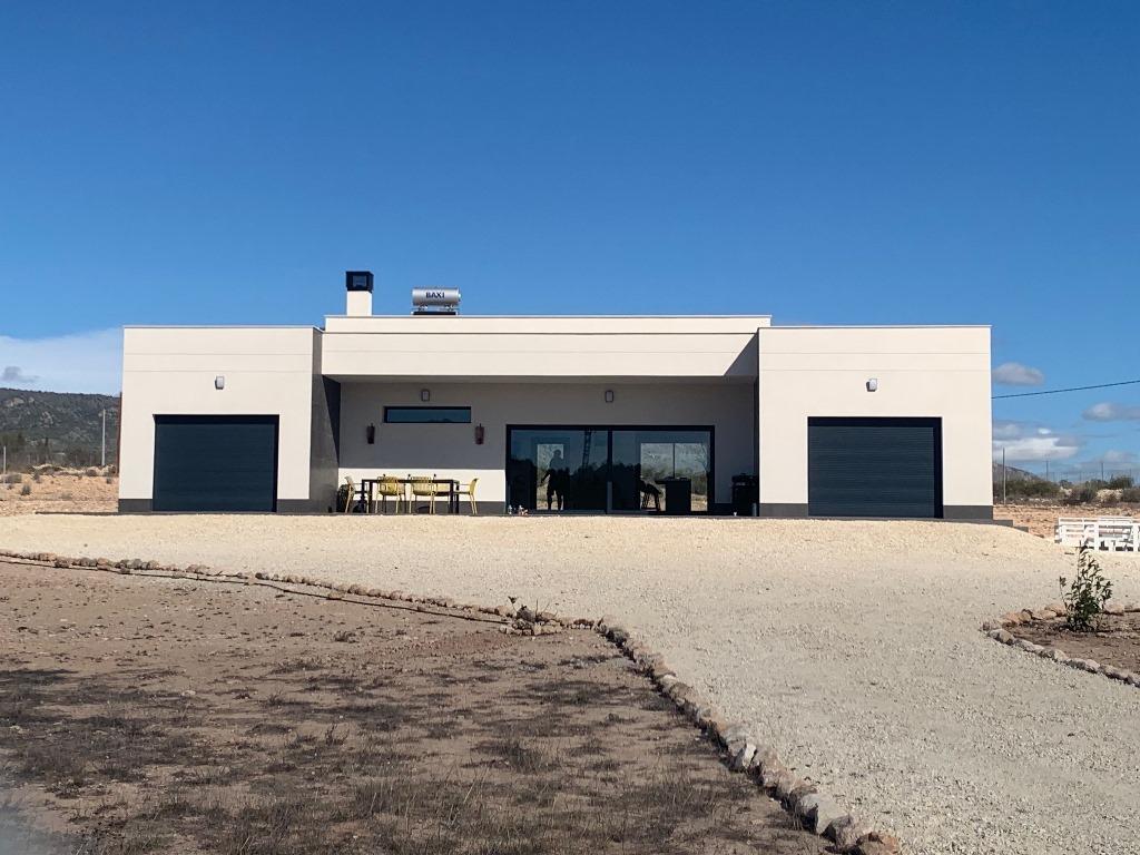 Villa for sale in Pinoso, Alicante, Spain