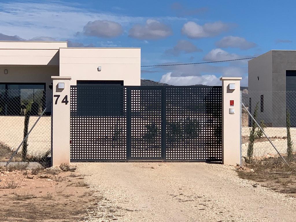 Villa for sale in Pinoso, Alicante, Spain