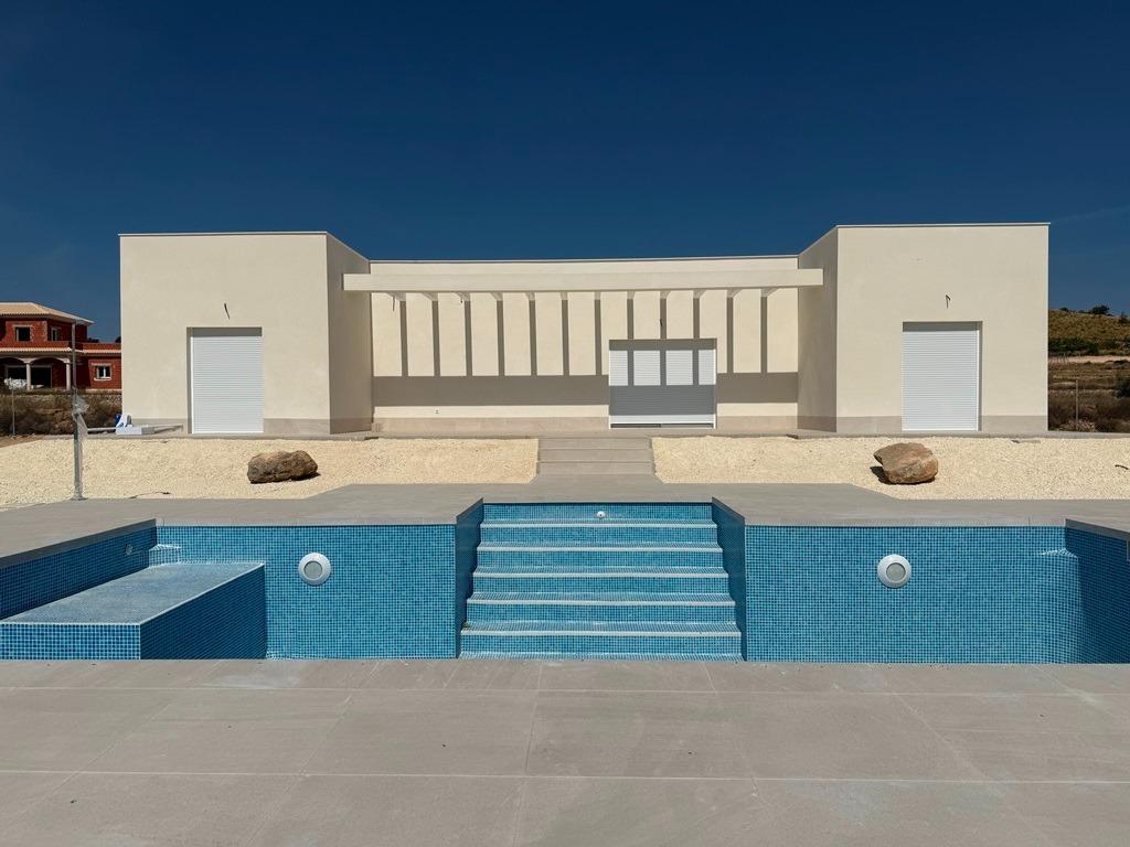 Villa for sale in Pinoso, Alicante, Spain