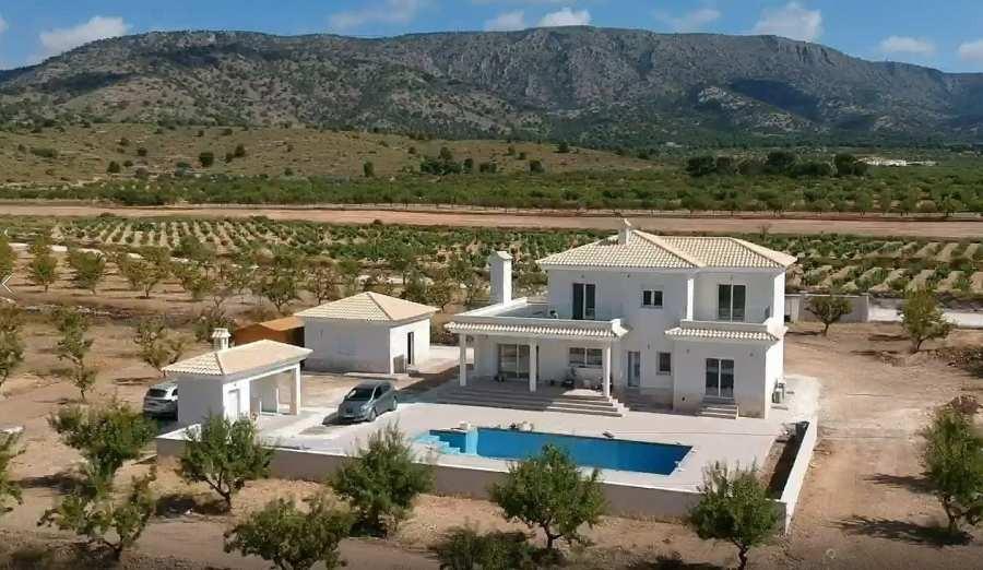 Villa for sale in Pinoso, Alicante, Spain