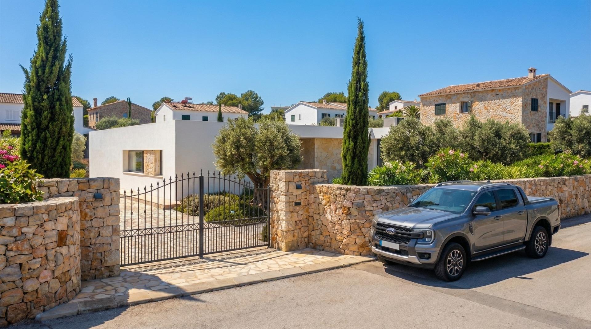Villa for sale in Pinoso, Alicante, Spain