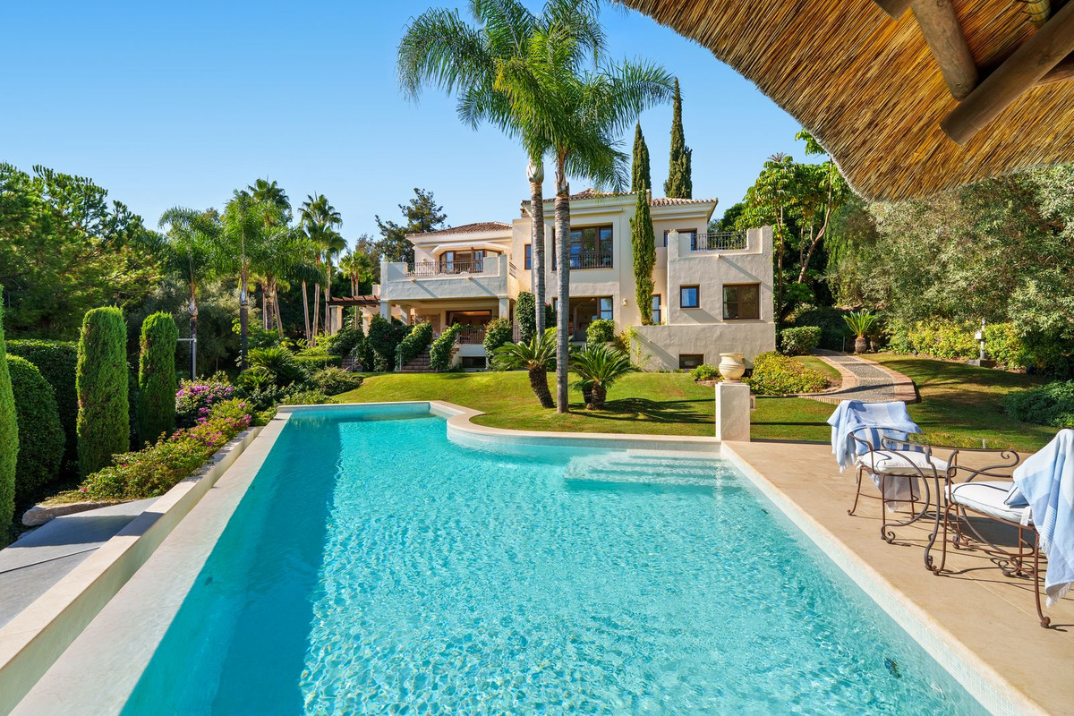 Villa for sale in Golden Mile, Málaga, Spain