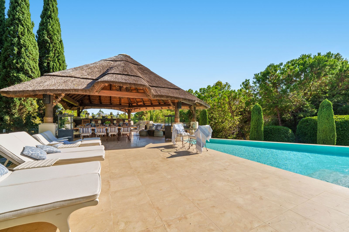 Villa for sale in Golden Mile, Málaga, Spain