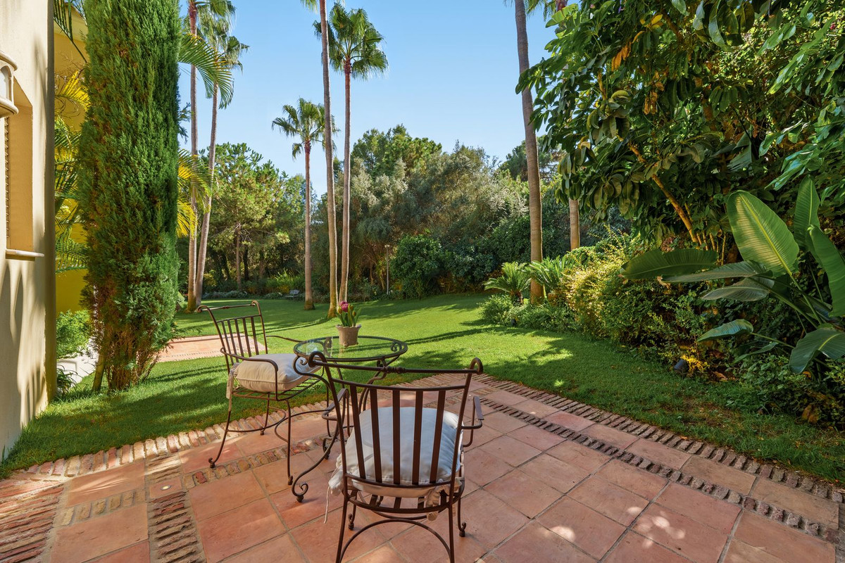 Villa for sale in Golden Mile, Málaga, Spain