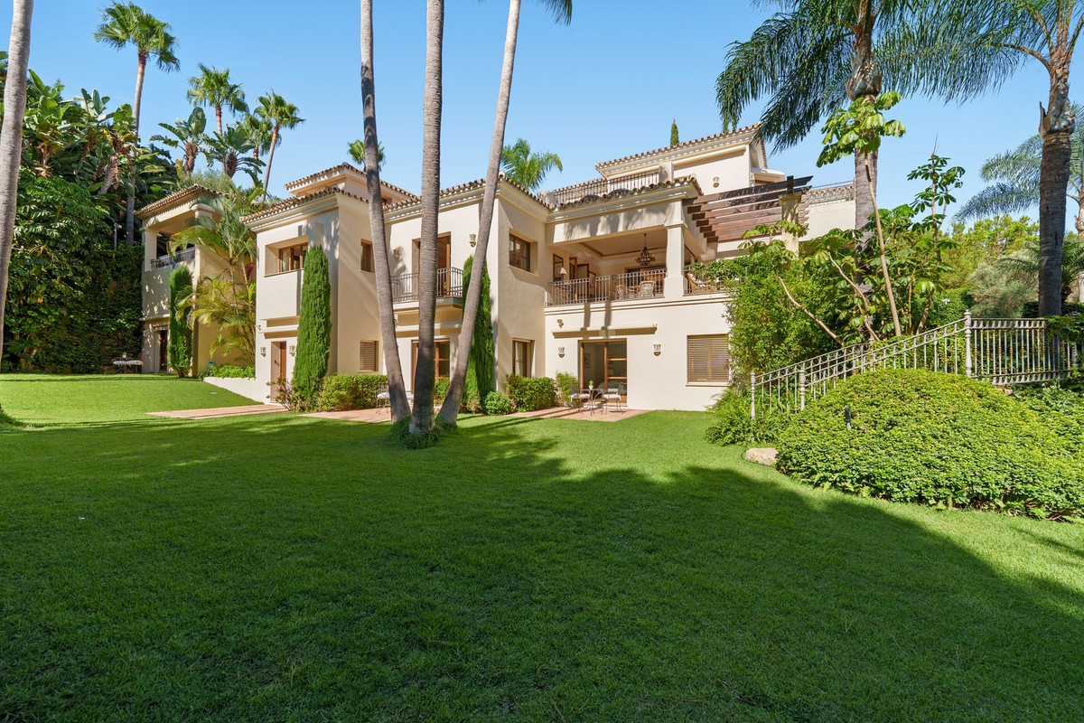 Villa for sale in Golden Mile, Málaga, Spain