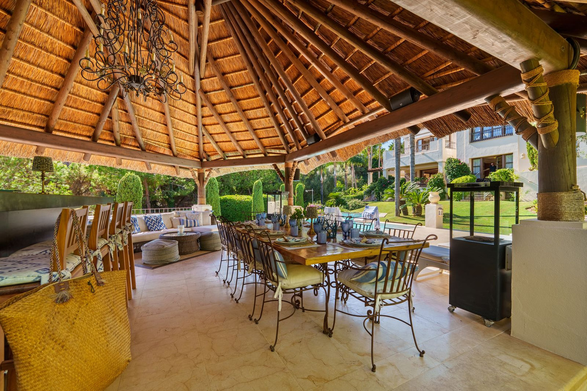 Villa for sale in Golden Mile, Málaga, Spain