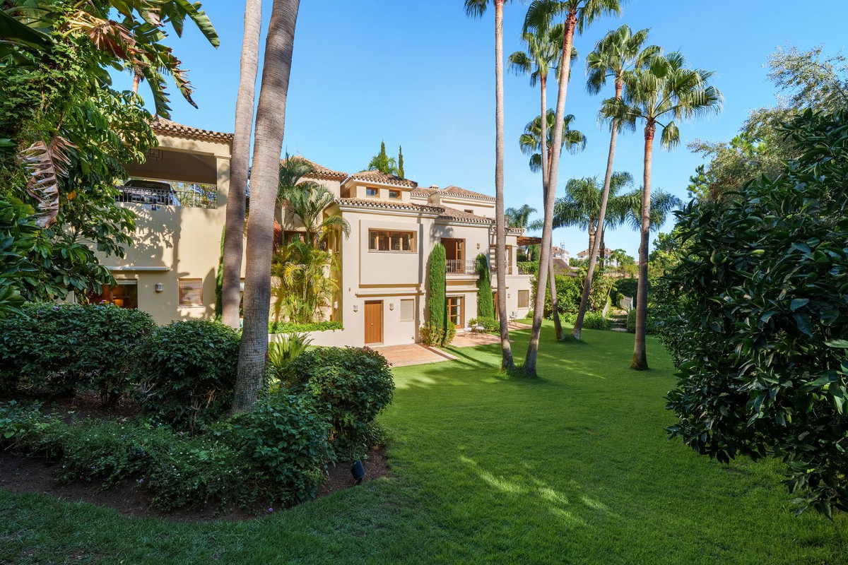 Villa for sale in Golden Mile, Málaga, Spain