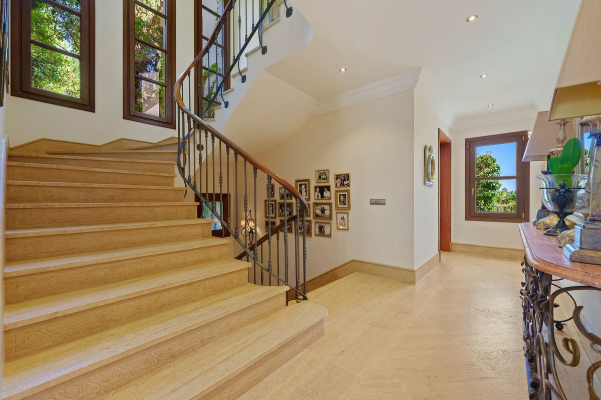 Villa for sale in Golden Mile, Málaga, Spain