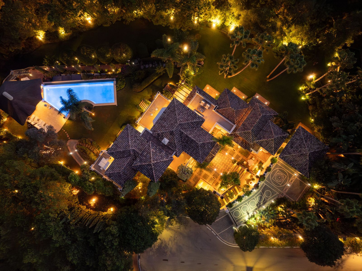 Villa for sale in Golden Mile, Málaga, Spain