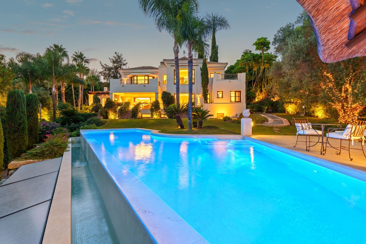 Villa for sale in Golden Mile, Málaga, Spain