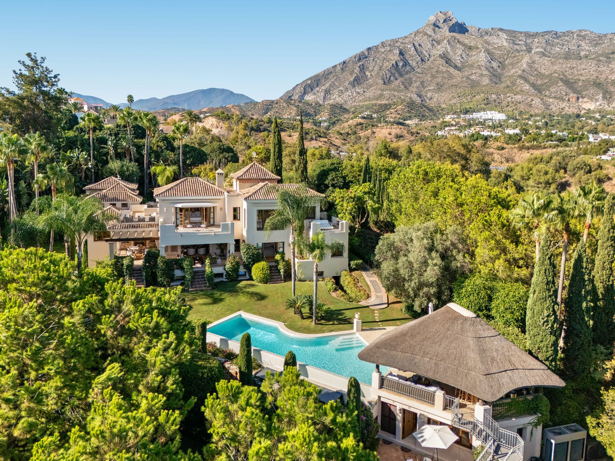 Villa for sale in Golden Mile, Málaga, Spain