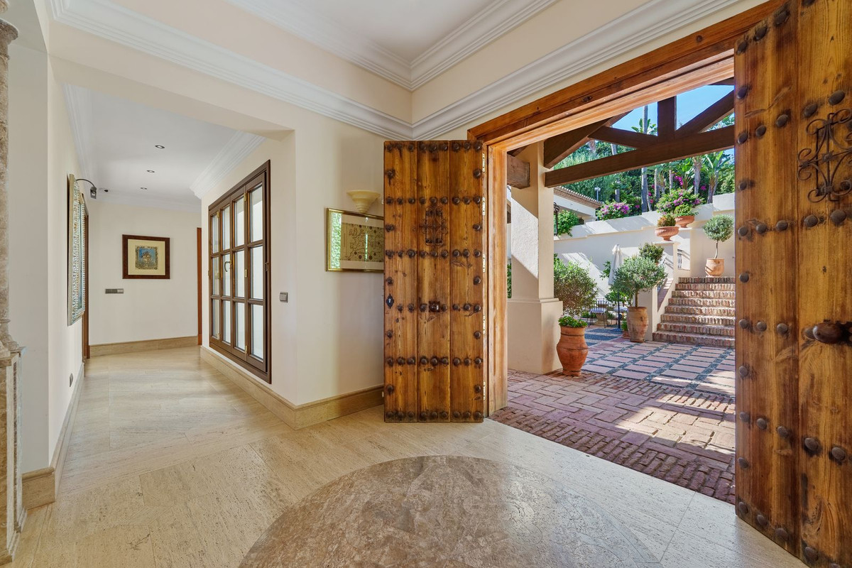Villa for sale in Golden Mile, Málaga, Spain
