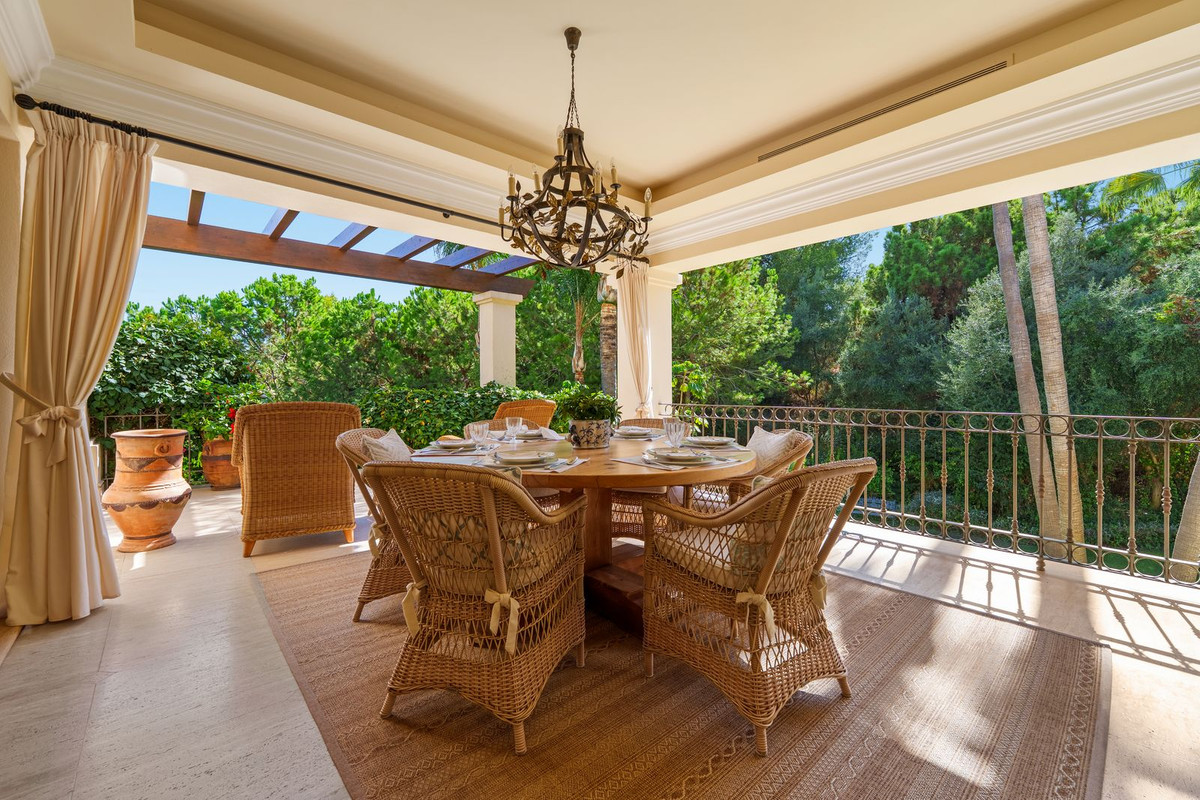 Villa for sale in Golden Mile, Málaga, Spain